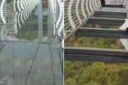 【世界仰天ニュース】中国のガラスの吊り橋が強風により崩壊
