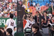 【動画】プロ野球選手が少女に向けて投げたホームラン人形、おじさんが横取り映像拡散で袋叩き…韓国