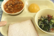 外国人「日本の学校給食は神からの贈り物レベルだと思う！」