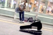 川崎駅で尾崎豊がまさかの蘇生。動画に記録されて話題に。