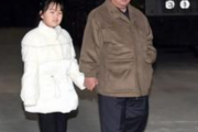 【ロイター/写真2枚】金正恩氏の娘、北朝鮮メディアに初登場　ミサイル実験に同行