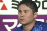 DeNA・佐野、チャンスで代打を送られベンチで泣く