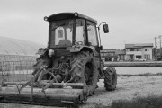 ワイ農家、夜なべでトラクター