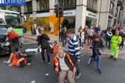 海外「またイギリスで環境活動家が暴れる。自動車企業にトマトスープをかけ道路を封鎖」