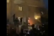 【速報】バグダッドのスウェーデン大使館、イスラム教支持者に突入され火を付けられる