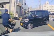 【動画】軽自動車と自転車の見事な右直事故ドライブレコーダー。