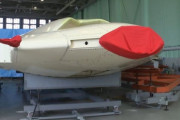 ロシア国防総省、最新の無人ステルス機 組み立てラインを公開