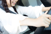 【動画】『かもしれない運転』を極めた女性ドライバーの末路