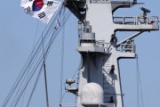 【聯合ニュース】韓国海軍が国際観艦式に参加　岸田氏乗る「いずも」に敬礼　韓国内で「旭日旗」論争が巻き起こる可能性