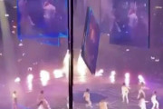 香港の人気グループMIRRORのコンサートで大型スクリーンの下敷きになったダンサー阿MOさん、首から下動かせず
