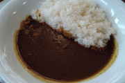 【画像】吉野家で頼んだカレーに違和感があるんでお前らにも見てほしい