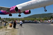 エアバスA321による過去最高のエグい着陸がギリシャで撮影される。これはすごいｗｗｗ