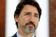 カナダの首相、ついに散髪か　コロナ感染拡大で伸ばし続け
