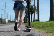 公道を走ることが可能なキックボードが誕生、ナンバー取得と原付免許で乗ることが可能に
