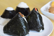 なんで日本人って「おにぎり」っていう美味しくて食べ歩ける軽食があるのにさ