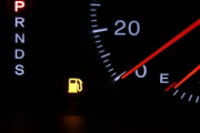 【疑問】車の給油ランプって光ってから何km走れる？？？