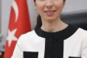 美人で有名なトルコ中銀総裁さん、突然家庭の事情で辞任を表明してしまう。これはヤバイ情報掴んで逃げたのでは？と話題に