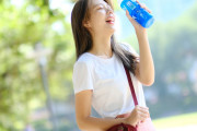 識者A「スポーツドリンク飲め」B「濃すぎるから薄めて飲め」C「薄めたらダメだぞ」D「水でいいぞ」