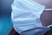 厚労省、マスクの増産を要請　買い占め防止も求める