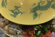 【画像】奴らはラーメンを食ってるんじゃない・・・