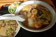 【画像】このチャーハン+五目ラーメンセットいくらだと思う？