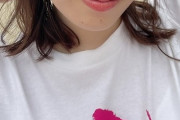 【画像】モー娘さん、薄すぎる白Tシャツでブラが丸見えになってしまうｗｗｗｗｗｗ