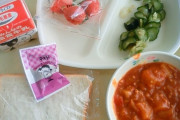 学校の給食って月に一度くらい常識を疑うような食い物出てきたよね