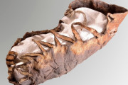 【オーストリア】2000年前の子どもの靴見つかる、ひもも無傷で