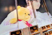 シャワハーの羽生結弦グッズ売り場は老若男女で大賑わい！「かわいいー！」と高校生、映像見て入る若い男性、海外団体客も満喫。プーさんBGM流れる夢空間に幸せが満ちる。