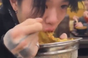 「資さんうどん」店内で“迷惑動画”　天かすを共用スプーンで頬張る