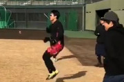 【阪神】伊藤隼太さんの自主トレ相手wwwwxwwwwxwwwwxwwwwxwwwwxwwwwxwwww