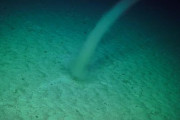 【深海の竜巻】とても稀な自然現象がオーストラリアで撮影される　研究者らも驚き　