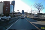 【危機一髪】とんでもないタイミングで追い越しする車のドラレコ映像が拡散される（動画あり）
