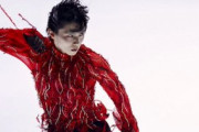 羽生結弦、真紅の衣装と鋭い眼差しで「トランス・クジャ」降臨！ゲームの世界観を氷上で完全に表現し、観る者全てを鳥肌の渦に巻き込む