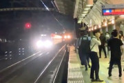 【動画】小田急の車内に刃物男。祖師ヶ谷大蔵駅の緊迫した様子が撮影される。