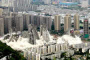 【動画】中国、未完成の高層マンション15棟を一斉に爆破解体！その瞬間～！