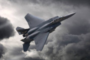 1機180億円のF-15QAが初飛行に成功、ほぼ同一仕様のF-15EXは約95億円