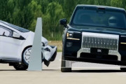 【動画】中国の高級電動SUV「Zeekr 9X」、側面衝突を検知し自動で車体を傾けるらしい