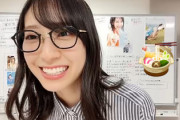 【日向坂46】情報量が凄いw 金村美玖、教師スタイルで1st写真集を解説