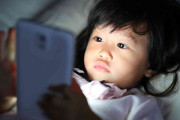 2歳児のインターネット利用率が「58.8％」…スマホに慣れた子どもは「リアルな遊びに興味を示さない」