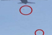 【アフガニスタン】飛行機にしがみついて脱出しようとした2人が落下　海外報道