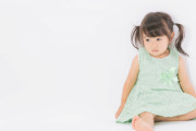 スーパーで2～3歳くらいの女の子が「これ買うのー」と納豆をカゴに。いったん離れて戻って来た女の子は「これ要らないの！」と泣きながら納豆を取り出す。よく見てみると…