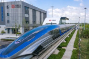 中国初の超電導高速リニア試作車を世界高速鉄道会議で公開…最高営業速度は時速600キロ！