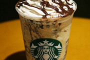【朗報】スタバのフラペチーノと二郎、ほぼ同じカロリーだったｗｗｗｗ