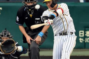 阪神・大山が１軍復帰戦の初打席で左前打！一塁上で笑顔　スタンドも盛り上がる