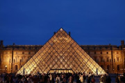 ルーブル、入館料45％値上げ　非欧州客のみ、5800円に