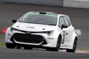 水素エンジンのレーシングカーがスーパー耐久の公式テストに出走