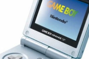 ｢携帯ゲーム機の理想のフォルム｣、ゲームボーイアドバンスSPに決まる