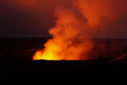 【アメリカ】USGS「ハワイ島のキラウエア火山が噴火した。火山灰が大量に放出される可能性がある」と警告