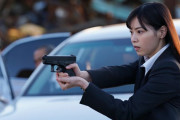 映画「あぶない刑事」出演の西野七瀬さんのガンアクションに「まったく刑事に見えない」という声…銃の持ち方にツッコミ！